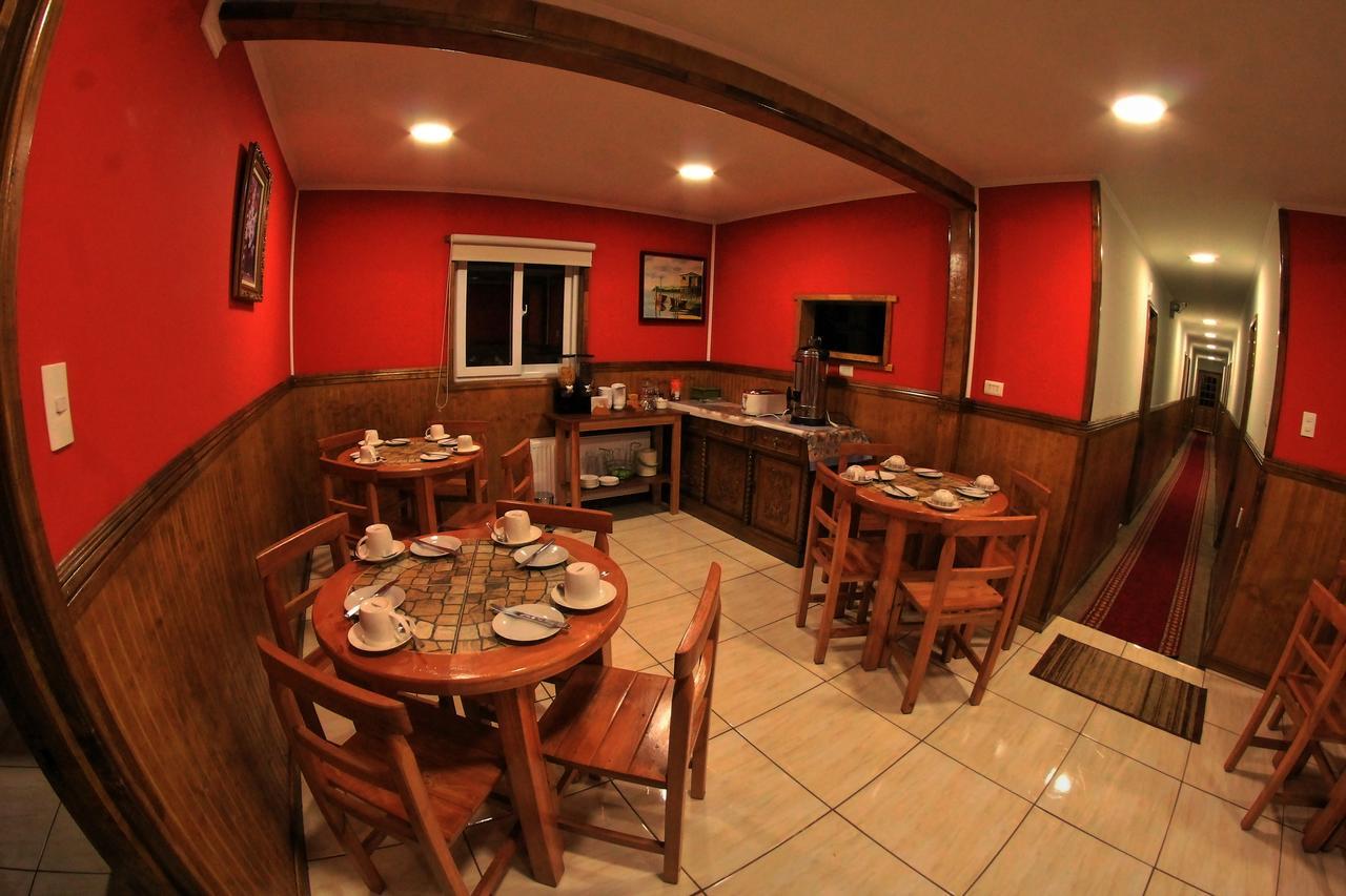 Hostal America En Puerto Natales Buitenkant foto